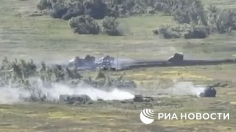 Un seul char russe détruit une colonne blindée ukrainienne Zzzzz337