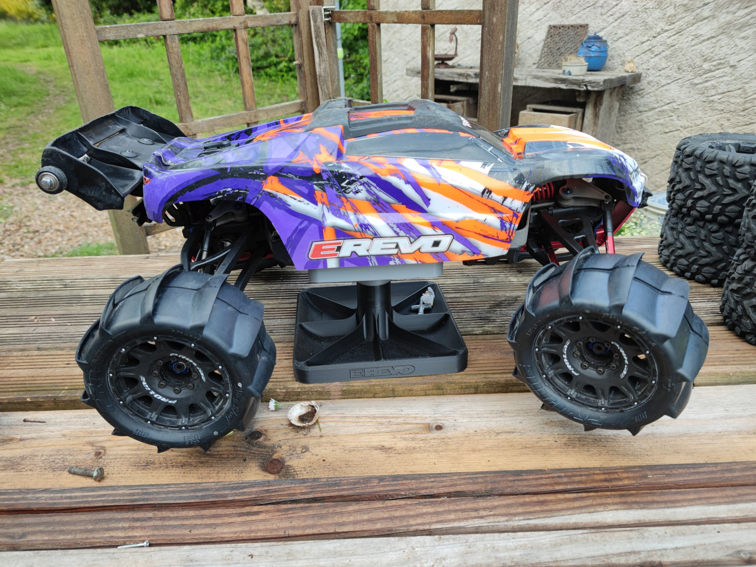 Petite faiblesse passagère, Traxxas E-revo 2.0...  - Page 2 16210112