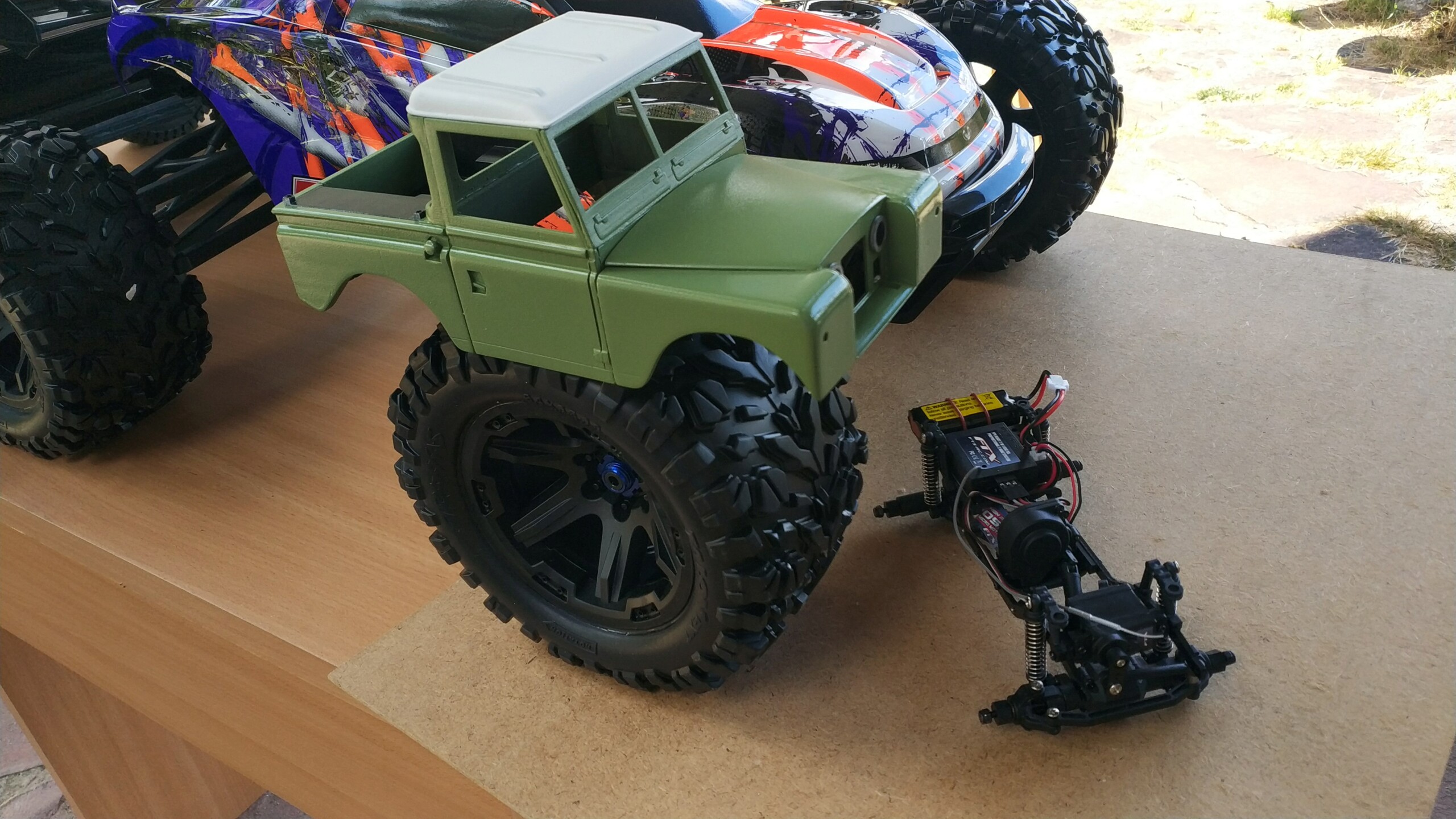 Petite faiblesse passagère, Traxxas E-revo 2.0... Img_2624