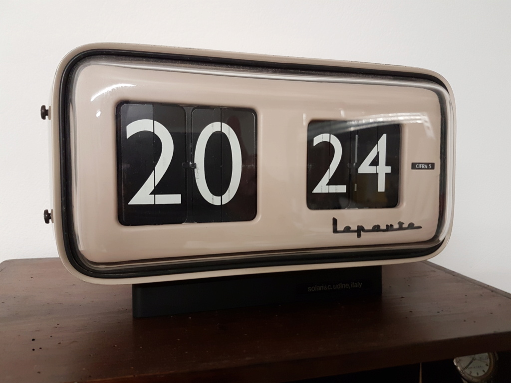 horloges - Horloges et réveils à guichets 20230110
