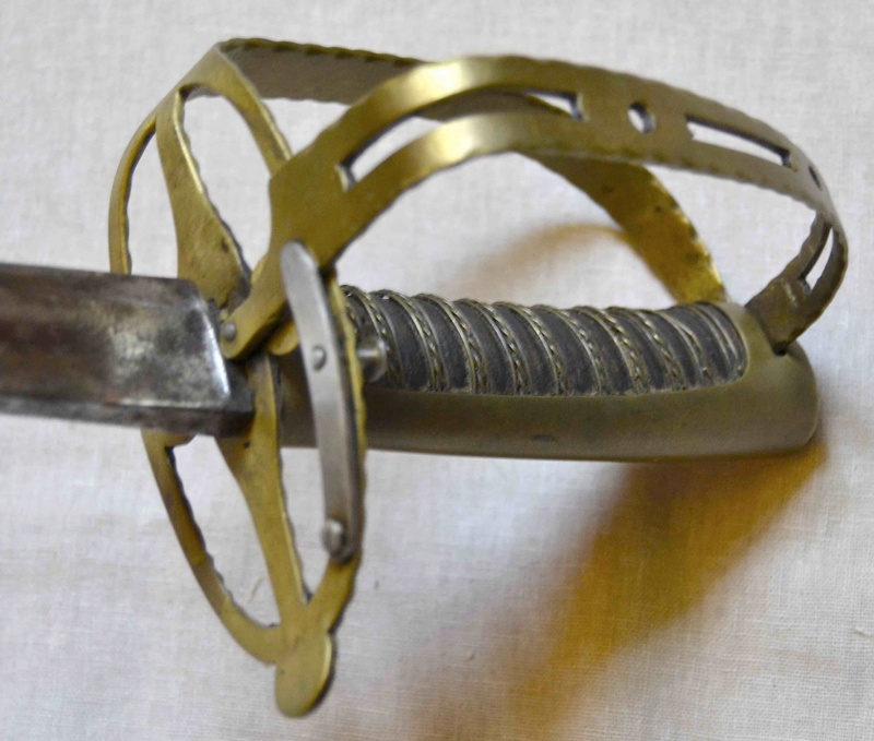 sabre - Un sabre de sous officier d'Infanterie à garde tournante Gardet32