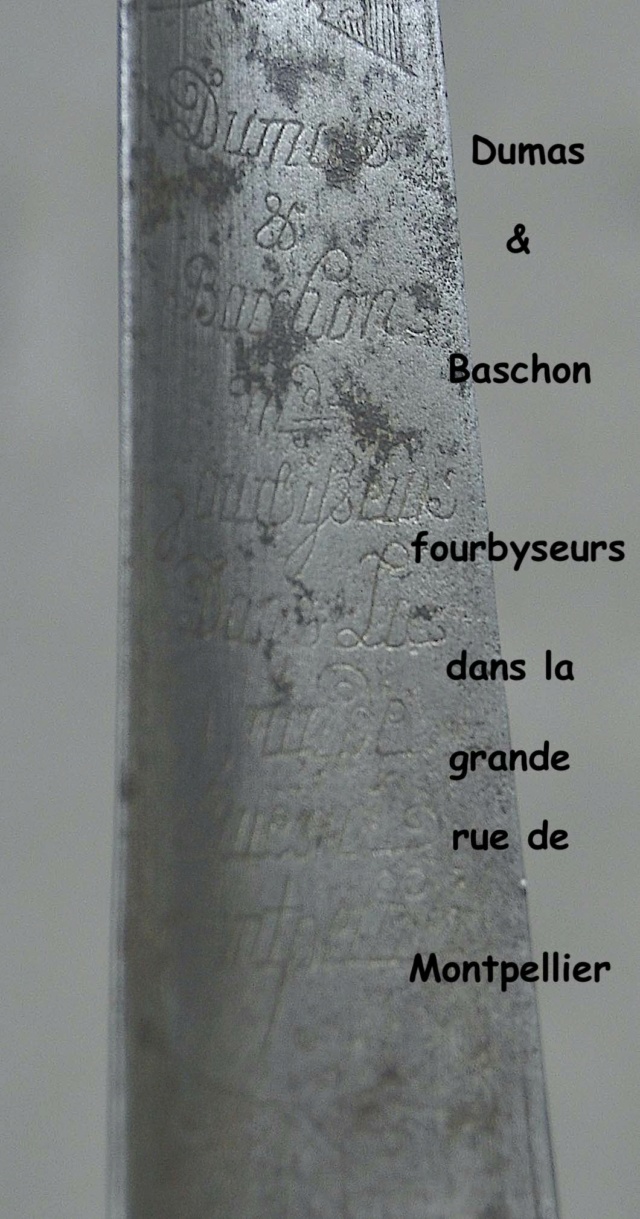 Une belle et curieuse épée de Montpellier à garde repercée ... Lame-210