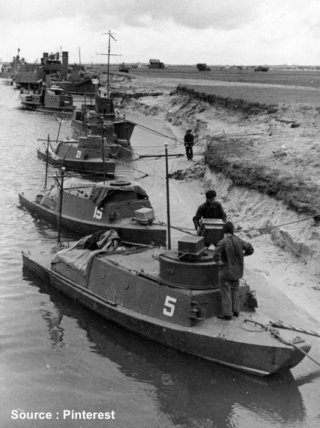 Vedette fluviale soviétique Bronekater Type D (papier) Soviet10