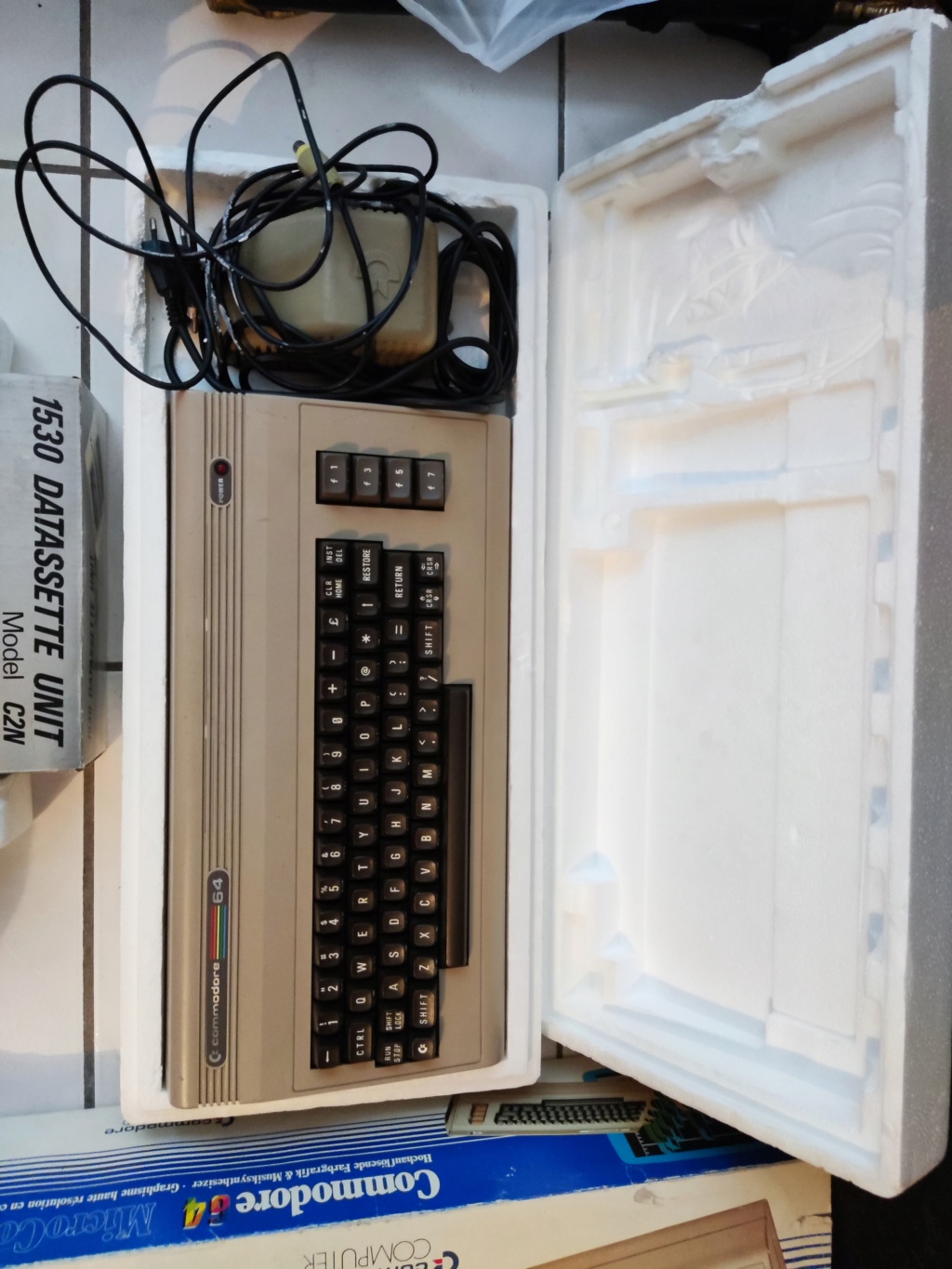[ESTIM] Lot Commodore 64 Img_2068