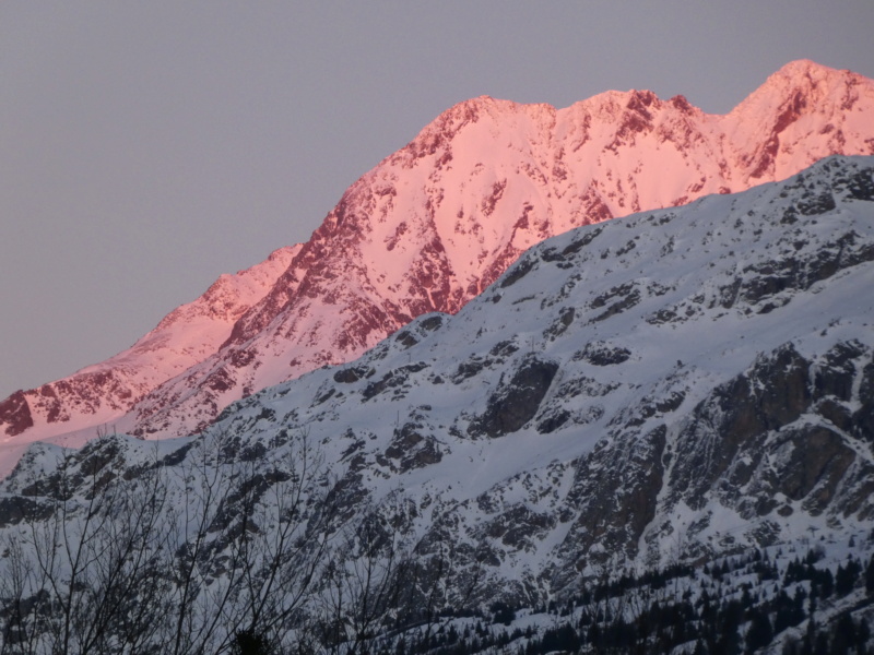 Coucher de soleil sur les montagnes P1340528