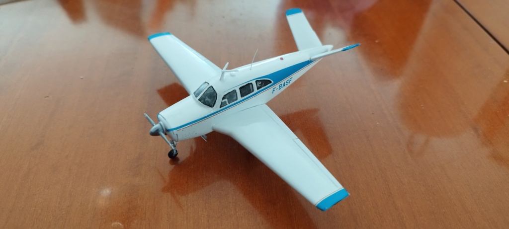 [Arii model] Beechcraft Bonanza V35  1/72  Img_2103