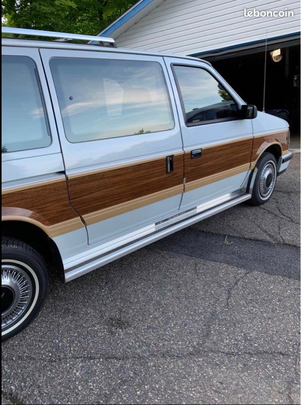 Plymouth Grand Voyager 1990 Woody 4181de11
