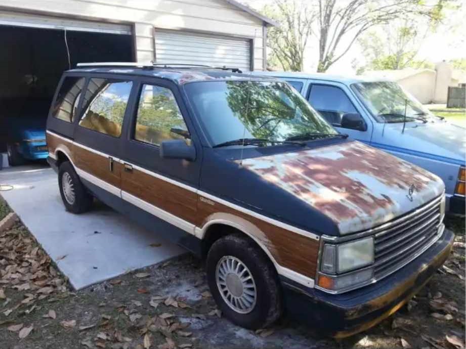 S1 Plymouth Voyager LE 2.5L Turbo Woody 42282910