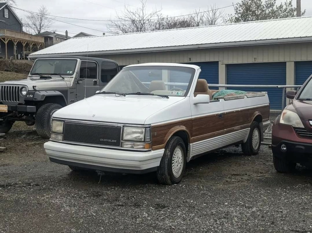 S1 Chrysler Town & country massacré en cabriolet Fb_im148