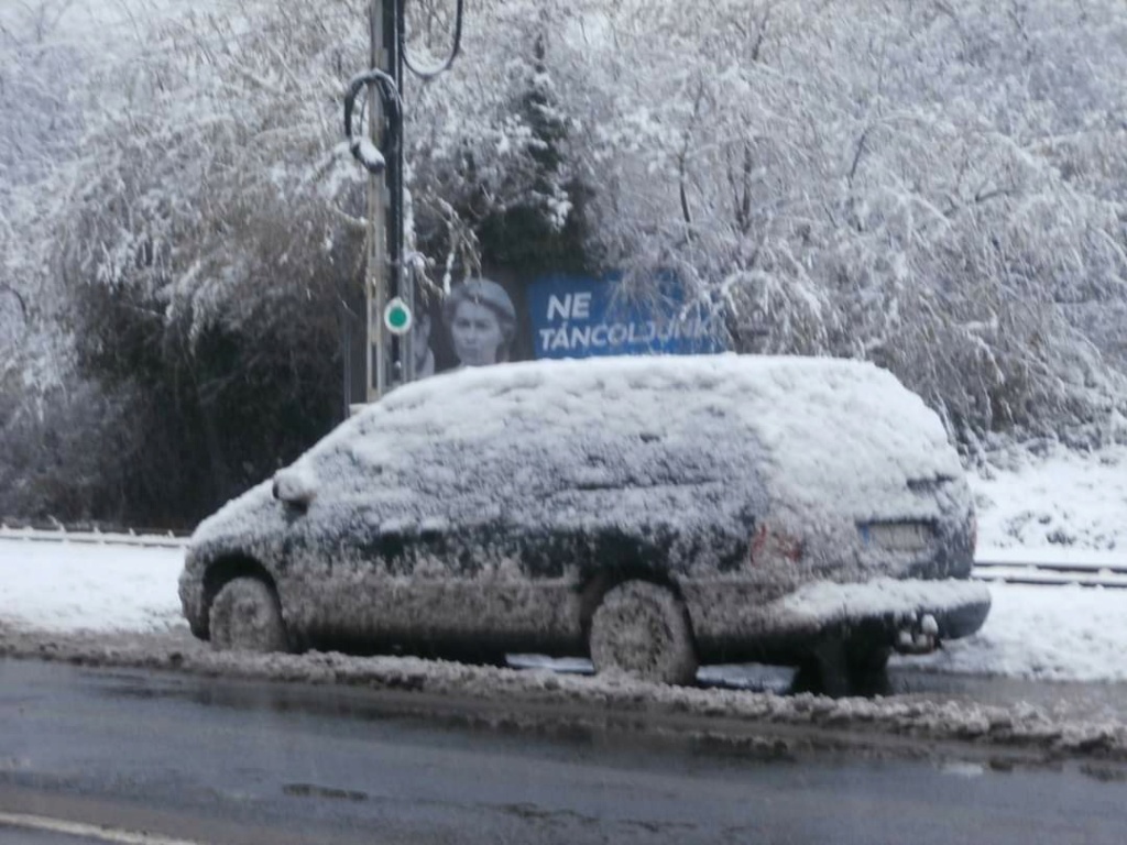 Snow minivans / Minivans et la neige (S3) Fb_im186