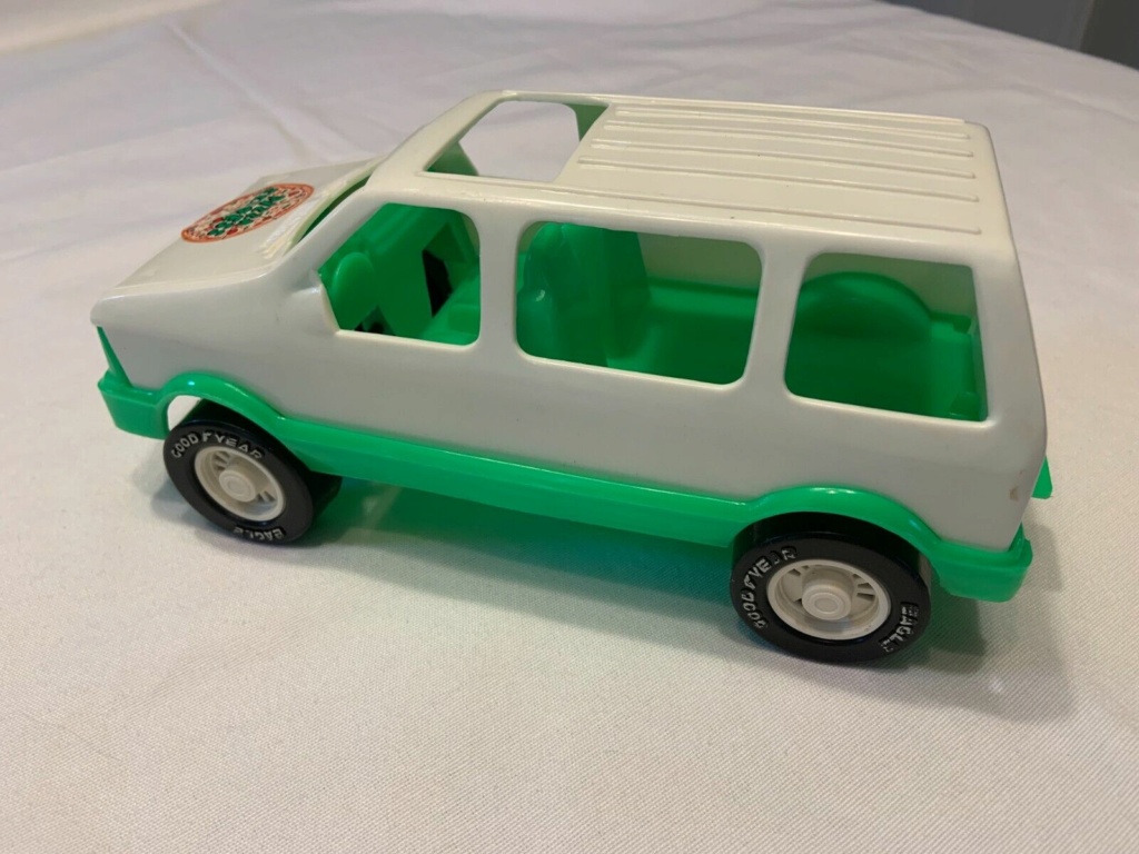 Dodge Caravan Gay Toys INC S-l16033