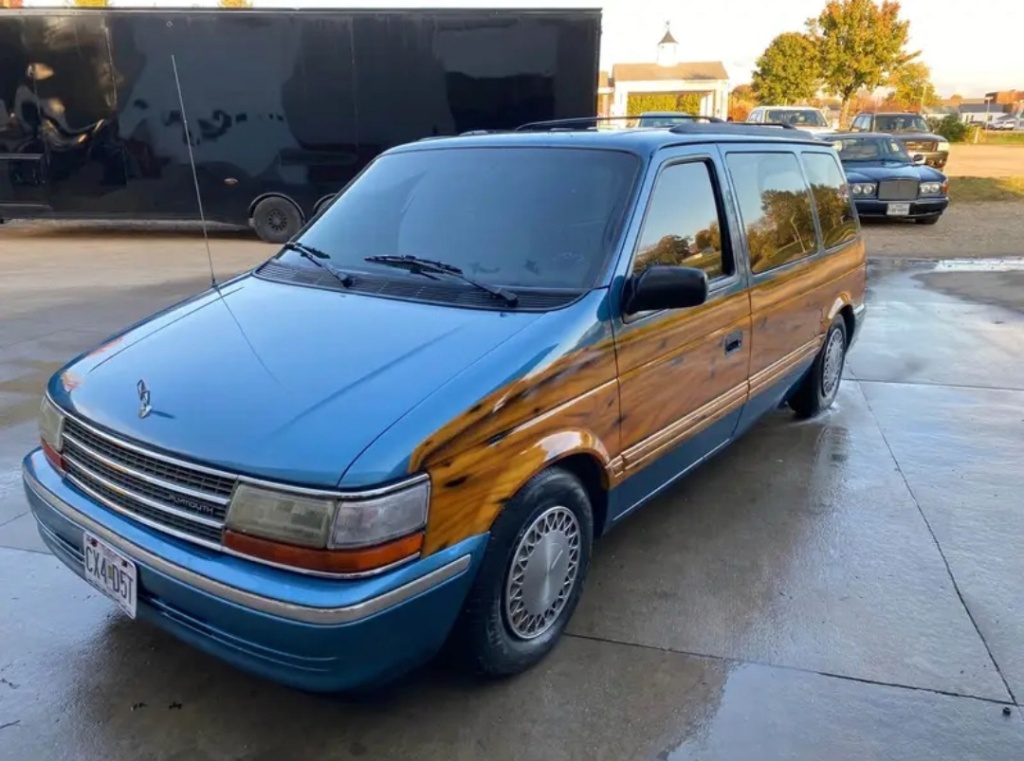 Plymouth Voyager S2 Custom Woody Screen56