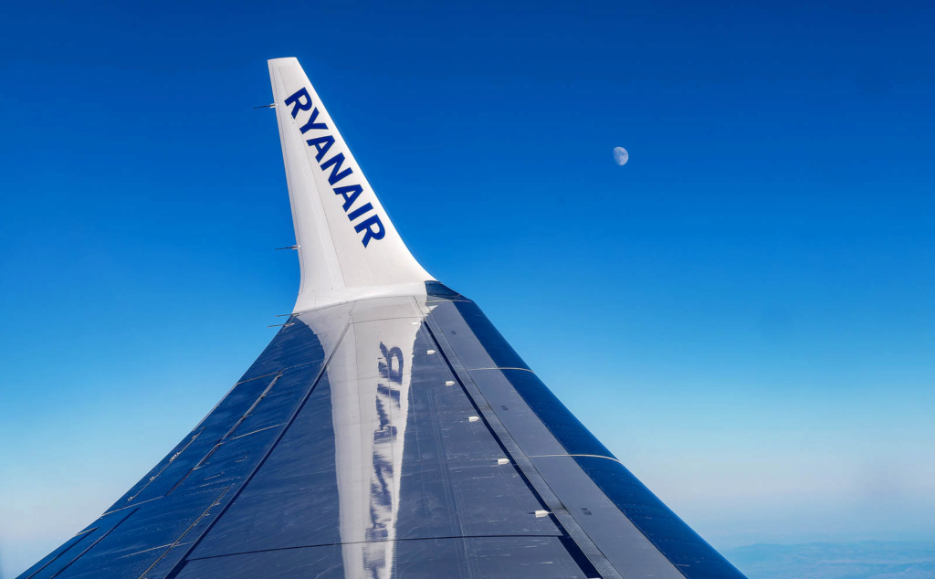 Ryanair to the moon 1600_111