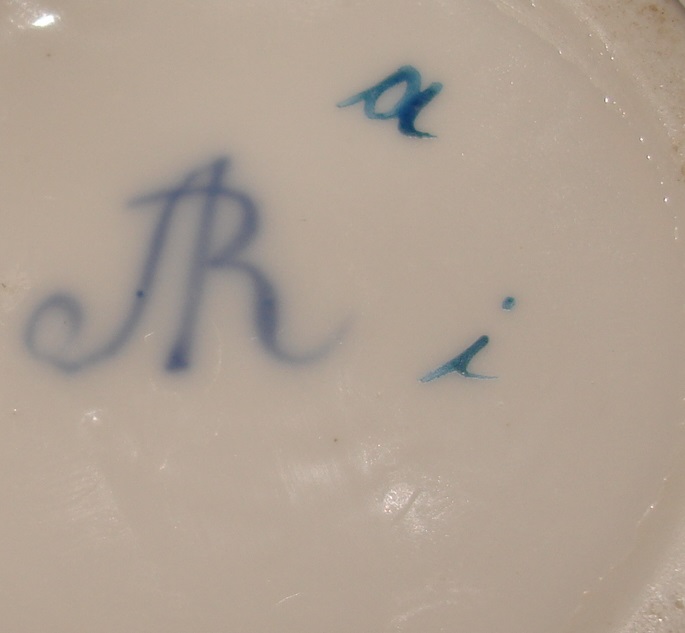 JR or AR mark on encrusted porcelain  Dsc08211