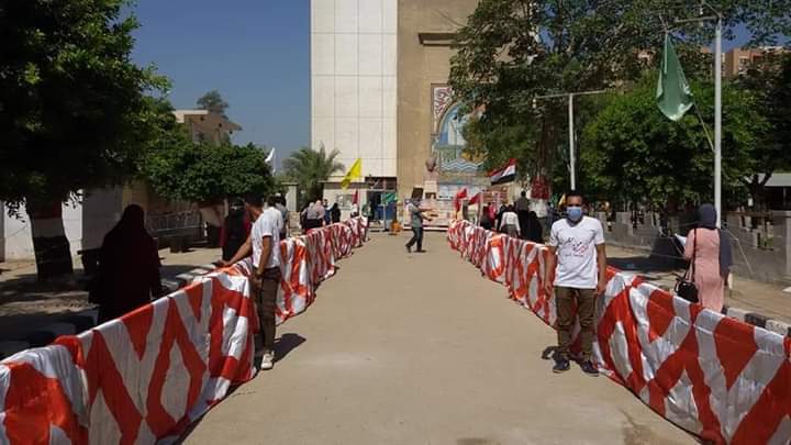 فريق طلاب من أجل مصر ينظم دخول الطلاب داخل حرم جامعة المنيا ود عبد النبى يواصل جولاته التفقدية  Fb_im524