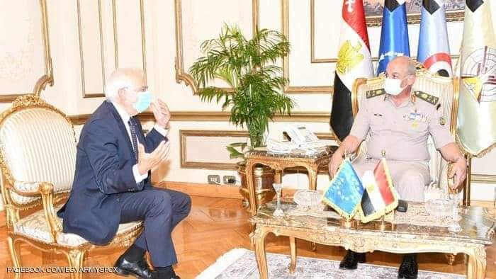 وزير الدفاع المصري ونائب رئيس المفوضية الأوروبية فى لقاء Inbo1159
