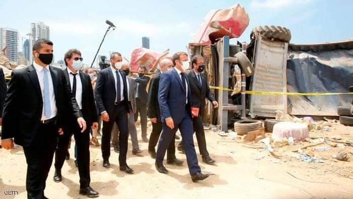 الرئيس الفرنسي إيمانويل ماكرون بموقع انفجار بيروت Inbo1191