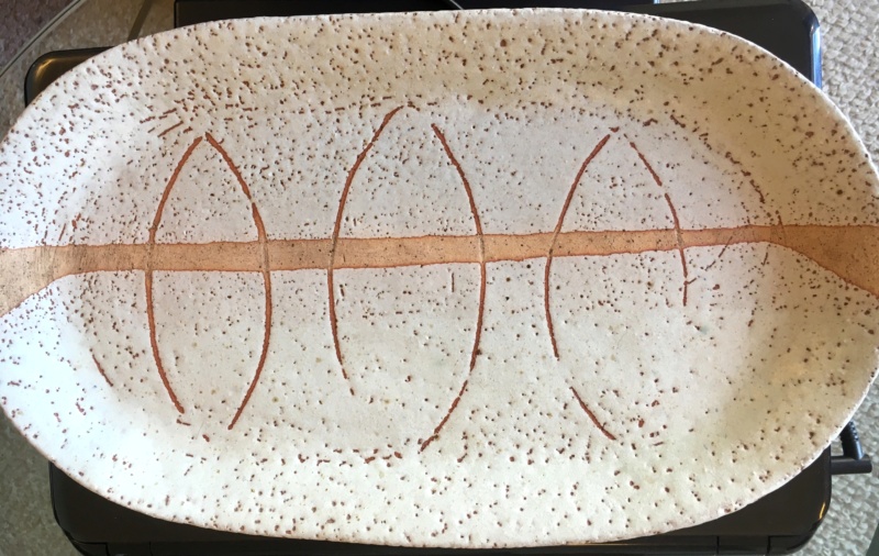 Large, heavy, decorated stoneware platter - identify mark? Stonew10