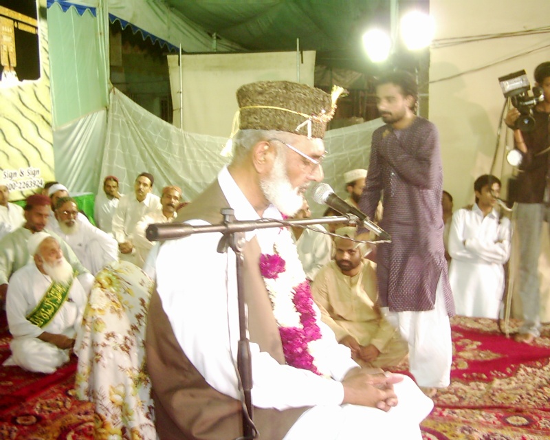 MEHFIL-E-NAAT MUHAMMAD  JUNAID AT shakeel corporation FROM MEHBOOB bazm-e-ghousia Dsci0031